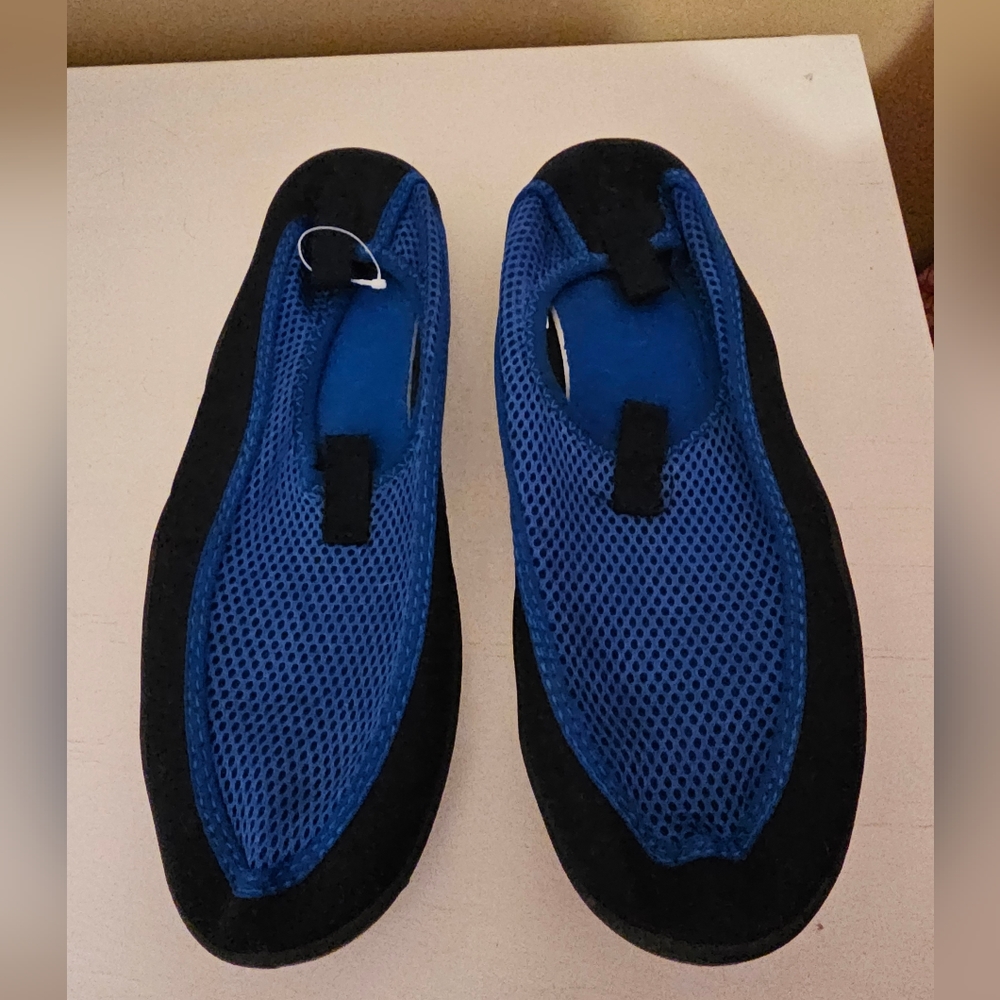 Blue and Black Lady's Aqua socks Water Shoes sz 9/10